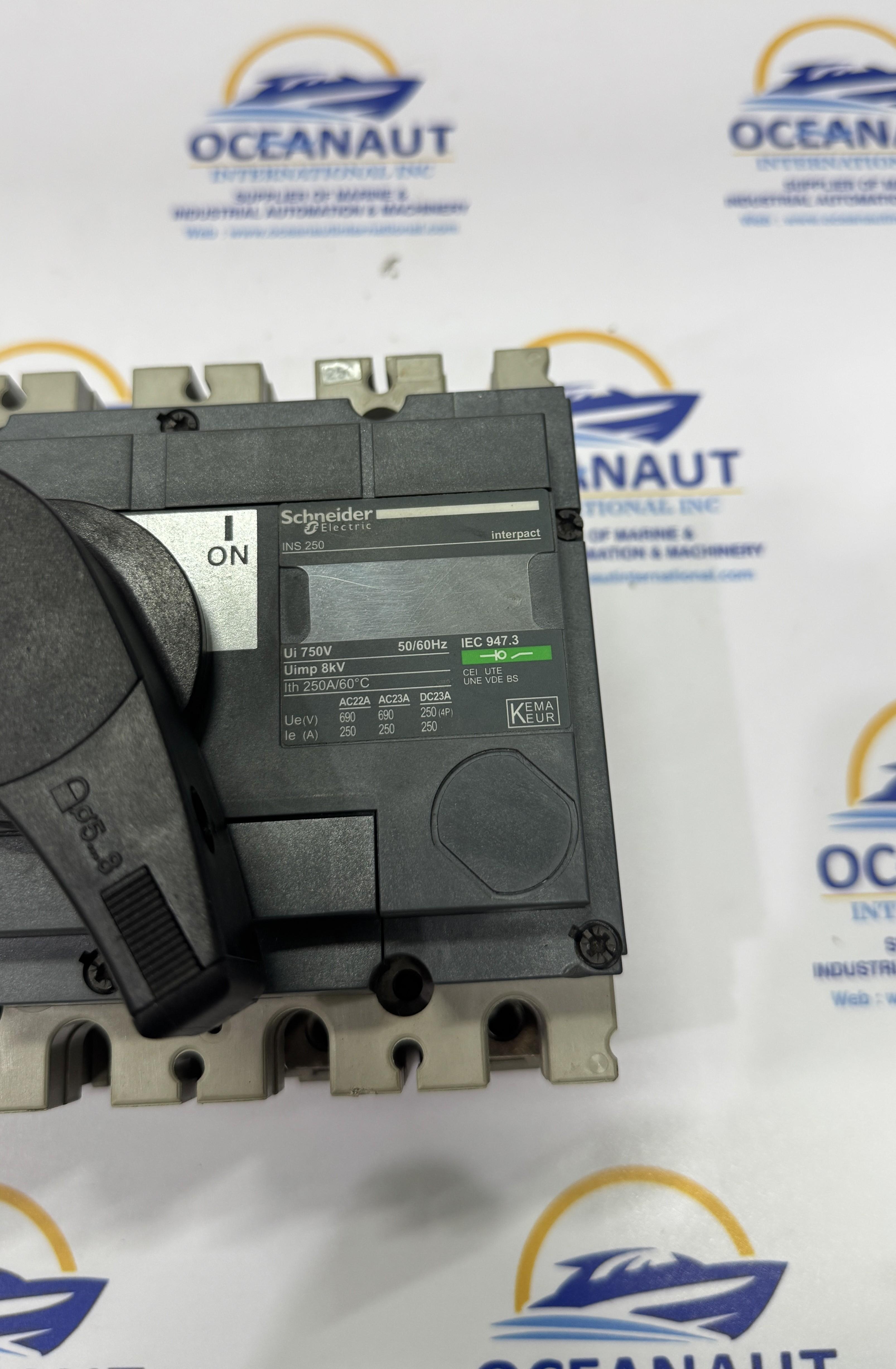 Schneider Electric INS250 4Poles 250 A - Switch Disconnector Compact w/Auxiliary